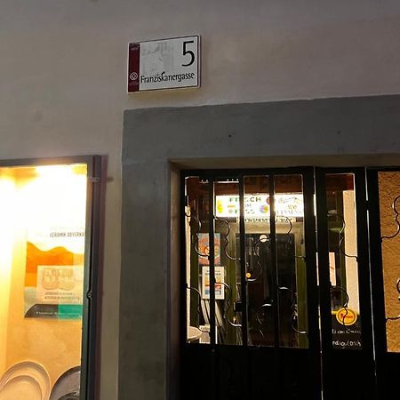 Private Room In Innerstadt גראץ מראה חיצוני תמונה